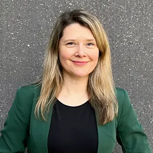 Portraitfoto der Evergreen Pressesprecherin Franziska Wilhelm